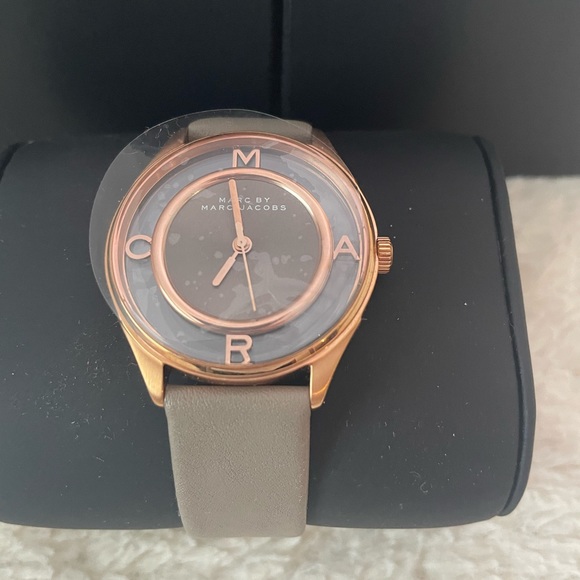 Marc by Marc Jacobs Rose-Gold and Gray Leather Watch - Picture 4 of 8